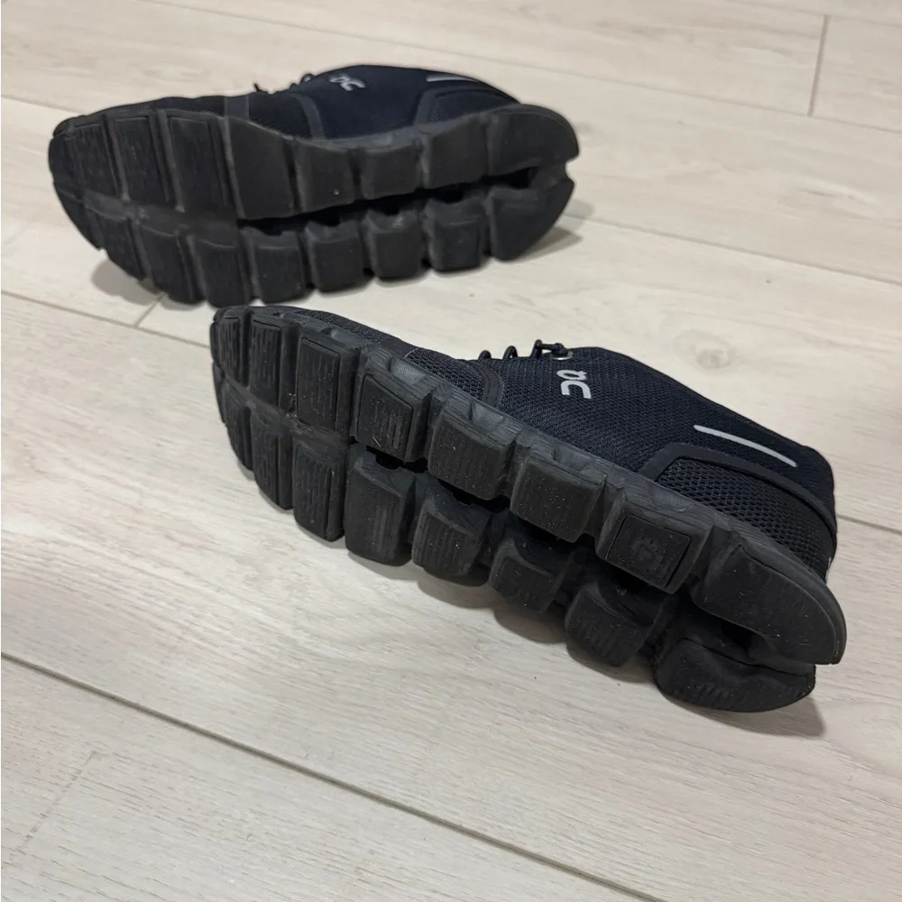 On Running Black Athletic Shoes - Picture 4 of 4